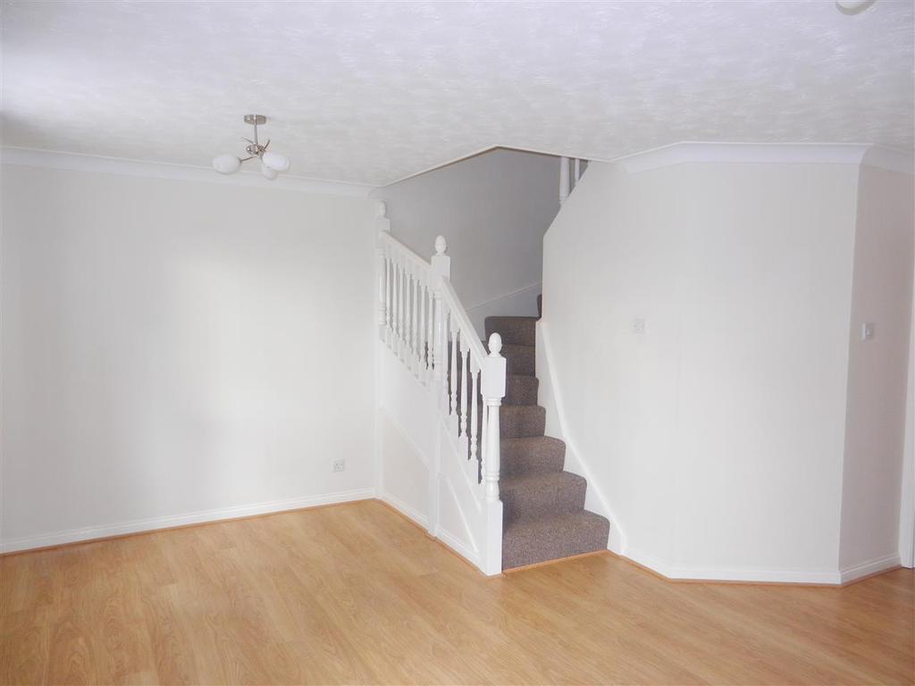 Mowlam Drive, Stanley 3 bed semidetached house £625 pcm (£144 pw)