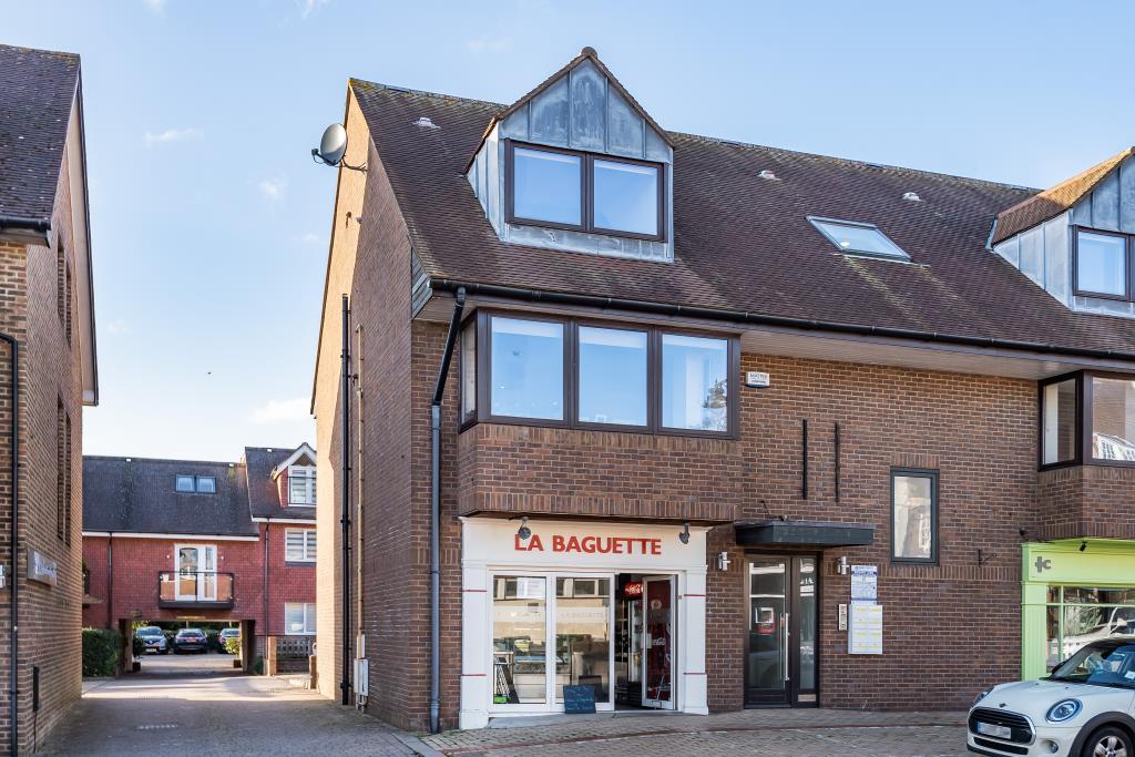 Amersham, Buckinghamshire, HP6 2 bed apartment £1,600 pcm (£369 pw)