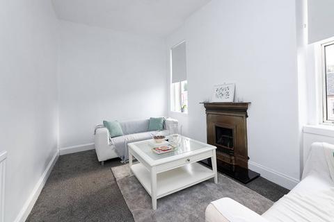 3 bedroom flat for sale - 23 1/2 Low Barholm, Kilbarchan, Johnstone, PA10 2ES
