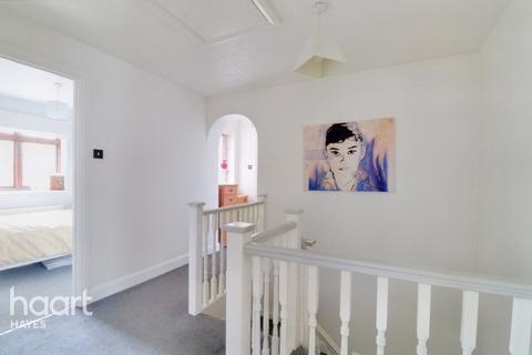 26 Regents Close, Hayes, UB4 8JY