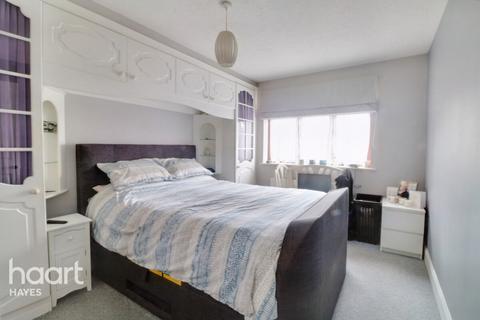 26 Regents Close, Hayes, UB4 8JY
