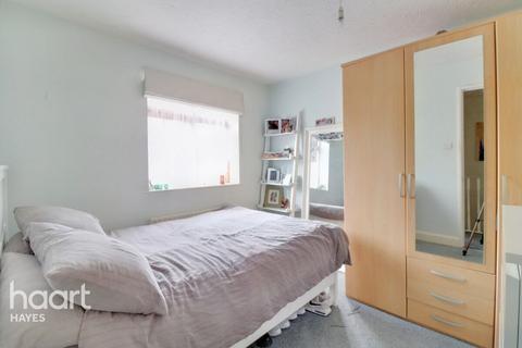 26 Regents Close, Hayes, UB4 8JY