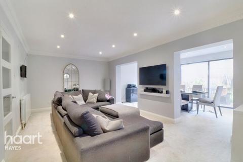 26 Regents Close, Hayes, UB4 8JY