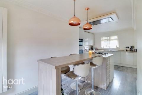 26 Regents Close, Hayes, UB4 8JY