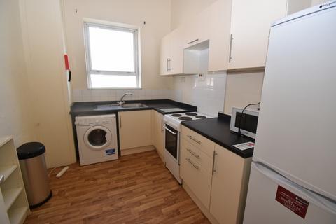 3 bedroom flat to rent, Chandos Street, Leamington Spa, Warwickshire, CV32