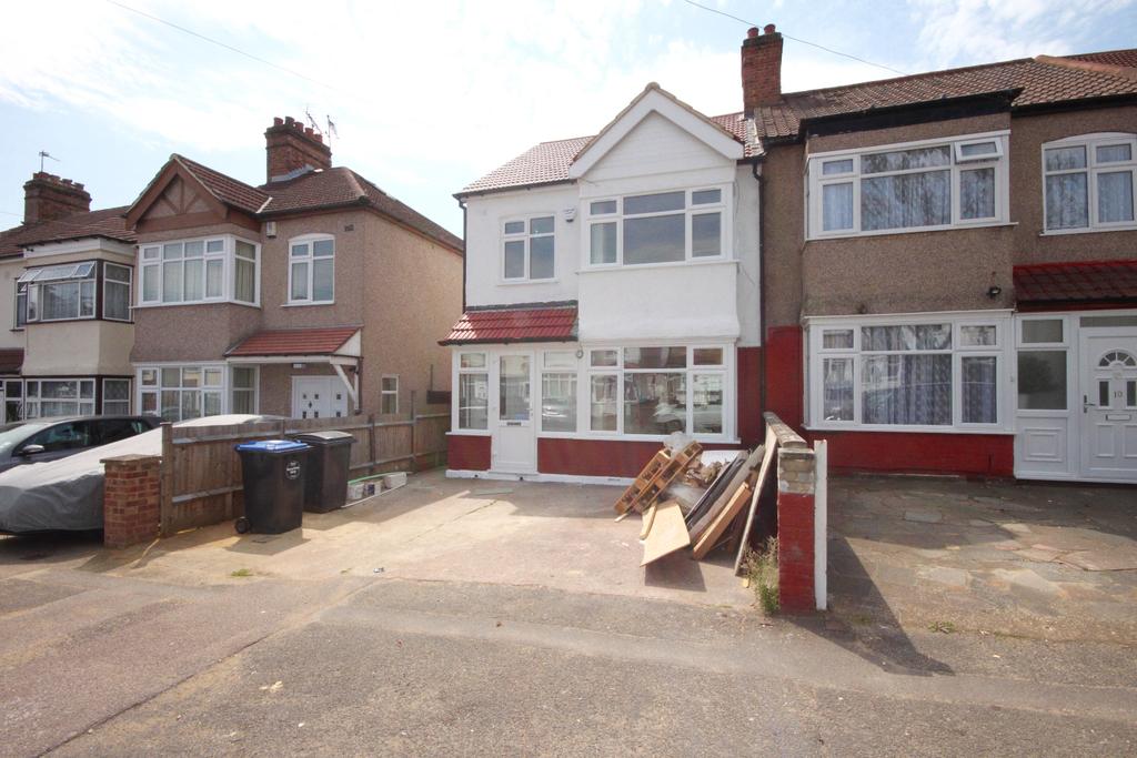 Queensbury Road, London, NW9 4 bed semidetached house £2,750 pcm (£