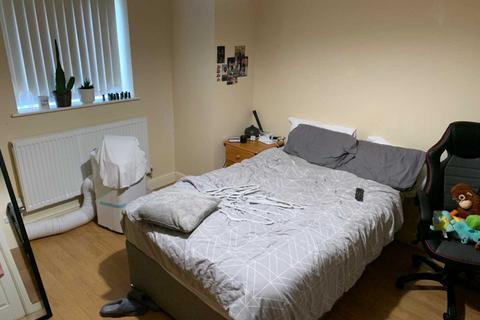 5 bedroom flat to rent, Heaton Road, Withington