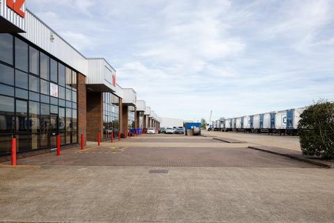Warehouse to rent, Railway Triangle, Walton Road, Portsmouth, PO6 1TS