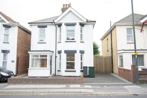 5 bedroom detached house to rent, Ensbury Park Road 5 Bed Student House