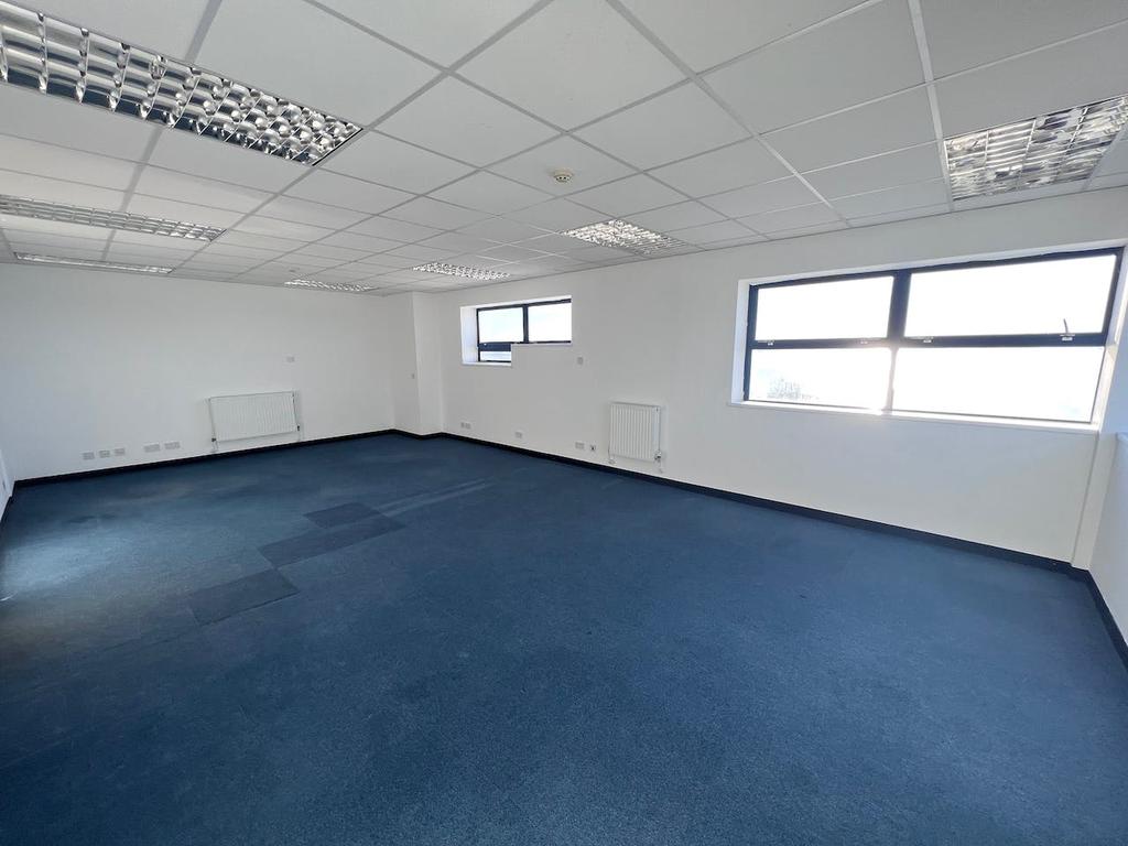 PHOTO 6  16 Compass Point Hamble.jpg