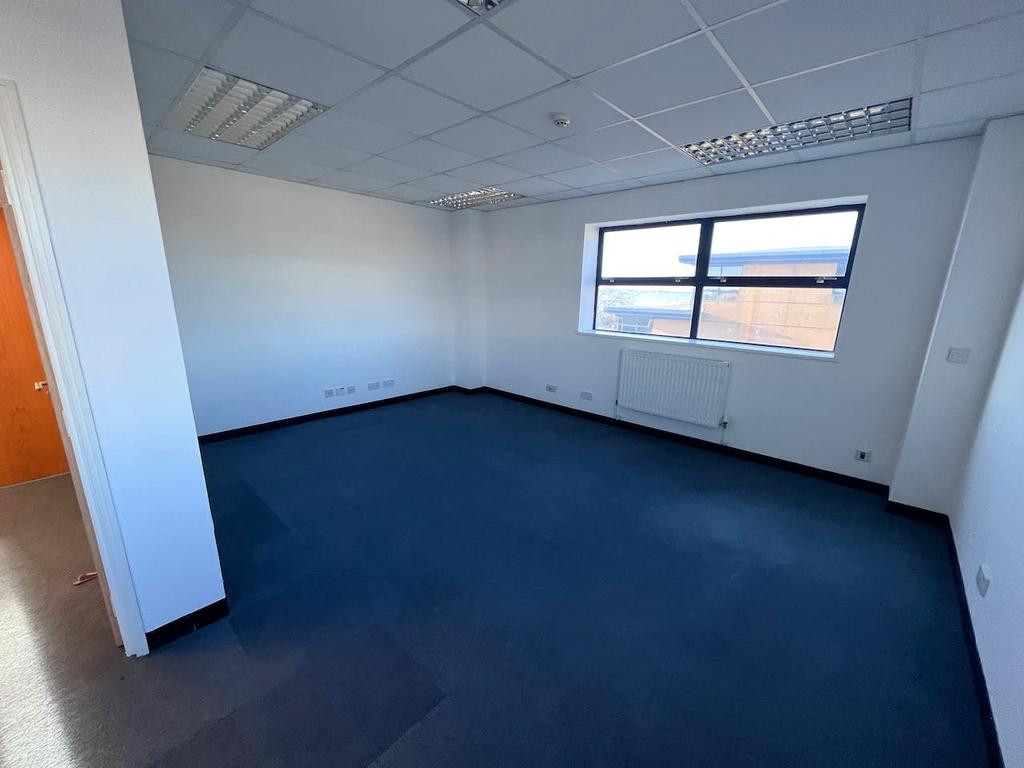 PHOTO 5  16 Compass Point Hamble.jpg
