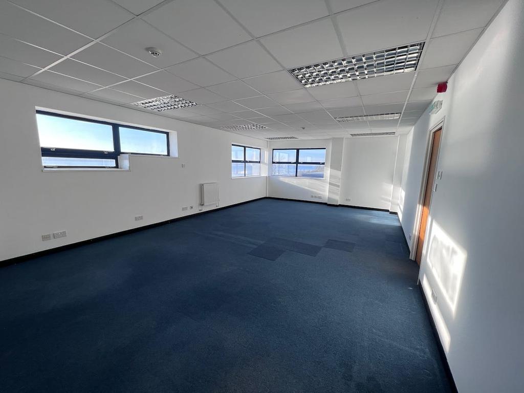 PHOTO 3  16 Compass Point Hamble.jpg