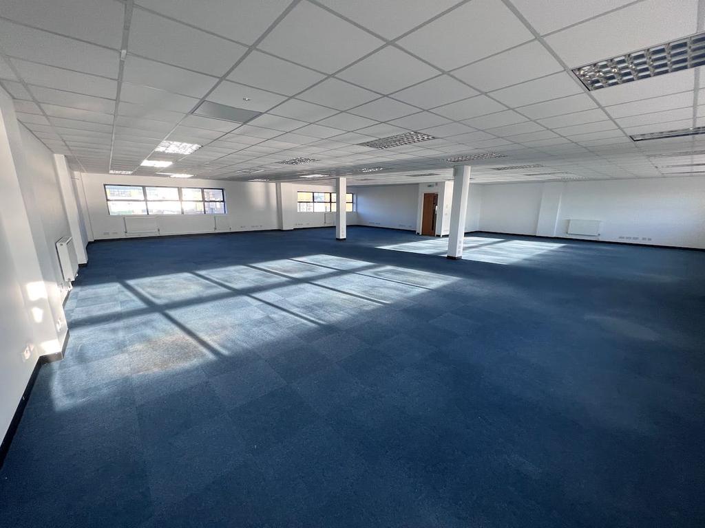 PHOTO 13  16 Compass Point Hamble.jpg