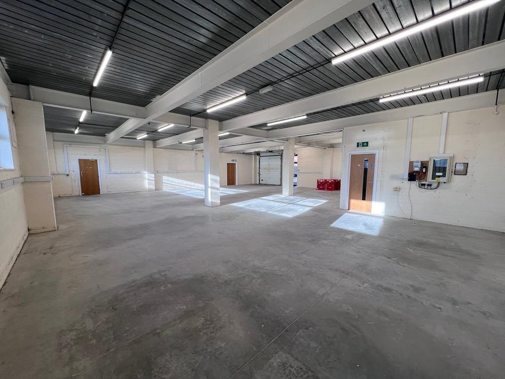PHOTO 11  16 Compass Point Hamble.jpg