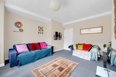 3 bedroom apartment for sale, Barton Court , Barons Court Road, W14