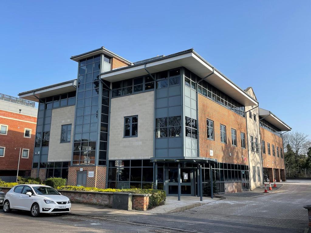 Consort House, Prince's Road, Weybridge, Surrey, KT13 9BQ Office to rent £14,958 pcm (£3,452 pw)