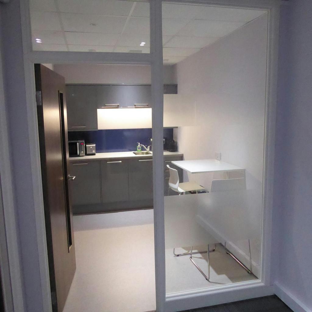 PHOTO 3  22 Compass Point Hamble  first floor.jp