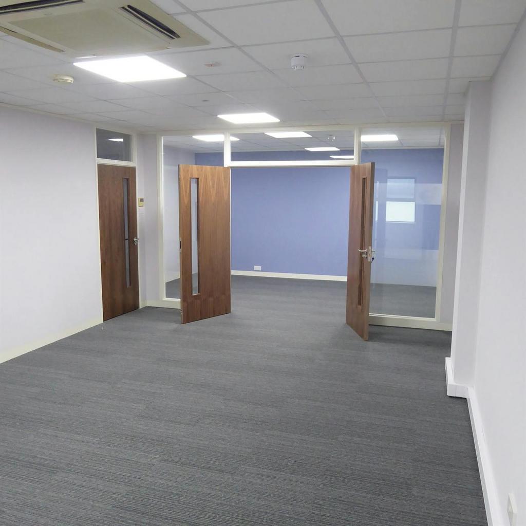 PHOTO 2  22 Compass Point Hamble  first floor.jp