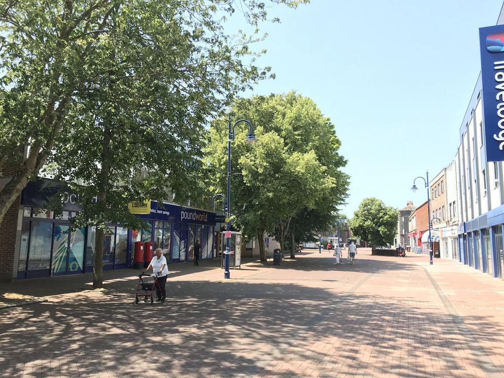 PHOTO 4 136 High Street Gosport exterior Jul20