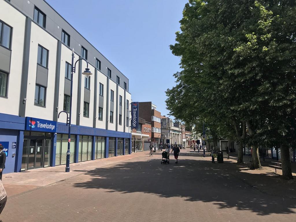 PHOTO 3 136 High Street Gosport area Jul20.jpg