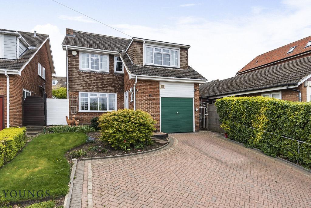 Essex Way, Benfleet, SS7 4 bed detached house £485,000