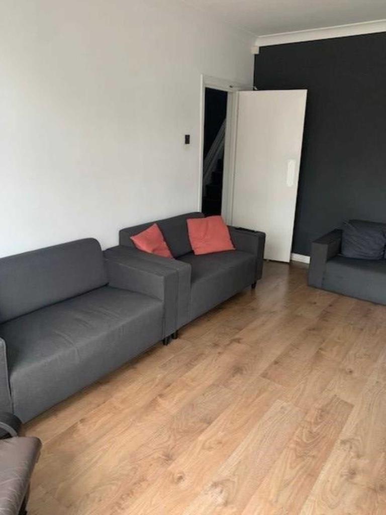 Shared Room, Brentwood, Salford 1 bed in a house share £585 pcm (£135 pw)