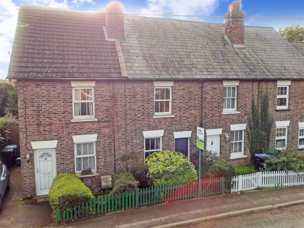 Newchapel Road, Lingfield, Surrey 2 bed terraced house £390,000