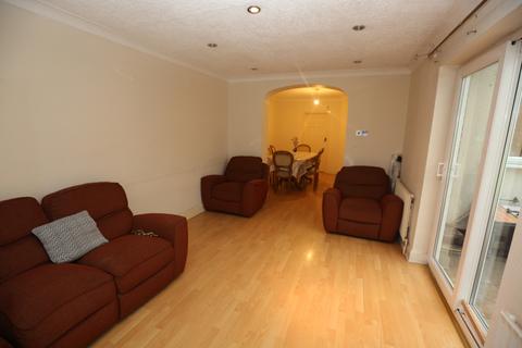 4 bedroom end of terrace house to rent - Armytage Road, TW5