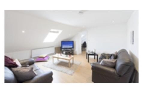 2 bedroom flat to rent - Vicarage Farm Road, Hounslow TW3