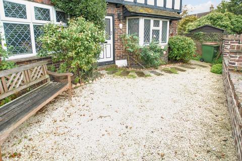 3 bedroom cottage for sale, 15 Theatre Street, Hythe, CT21