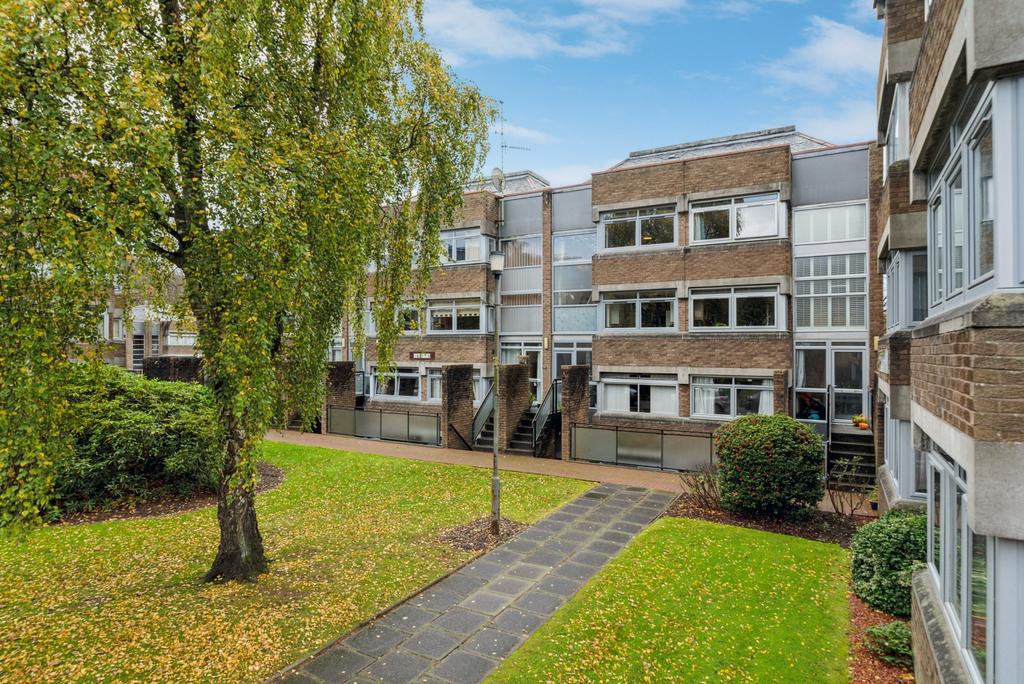 Bute Court, Flat 4, Shawlands... 2 bed £169,000