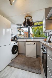Flat 4, Bute Court, 30 Dirleton Drive, Glasgow, G41 3BQ