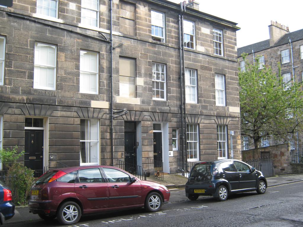 Cumberland Street, Edinburgh EH3 1 bed flat £950 pcm (£219 pw)