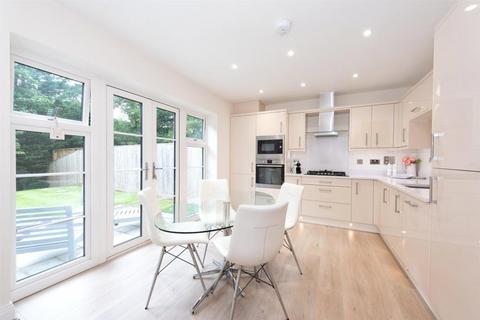 4 bedroom semi-detached house to rent, Camberley