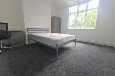 undefined, Ash Road, Leeds