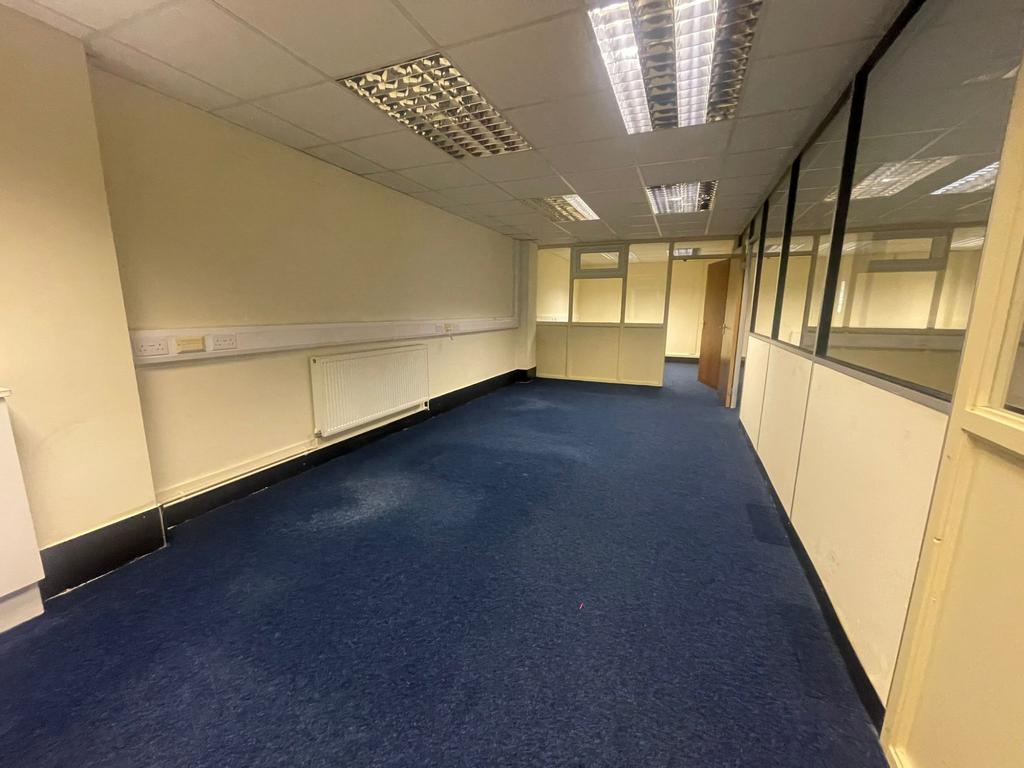 Business Village, Slough, Berkshire, SL2 Office £1,300 pcm (£300 pw)
