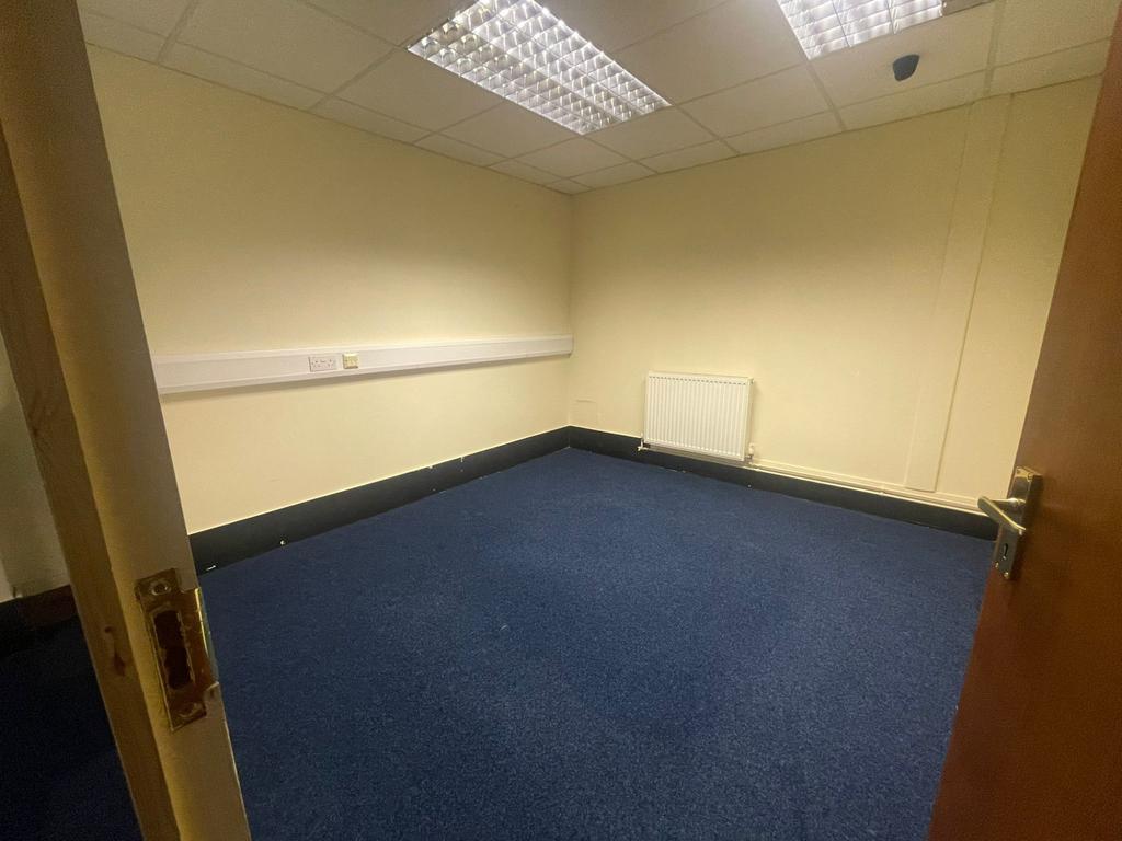 Business Village, Slough, Berkshire, SL2 Office £1,300 pcm (£300 pw)
