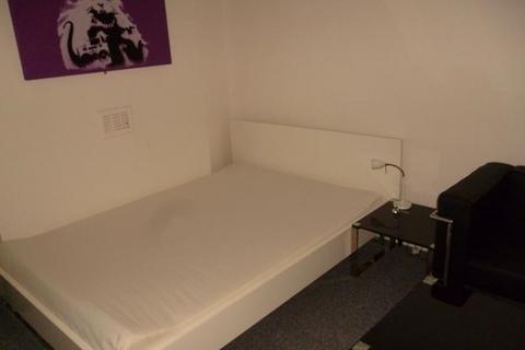 3 bedroom flat to rent, Blenheim Grove, Leeds