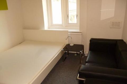 3 bedroom flat to rent, Blenheim Grove, Leeds