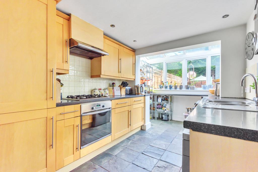 High Path Road, Guildford, GU1 2 bed semidetached house £600,000