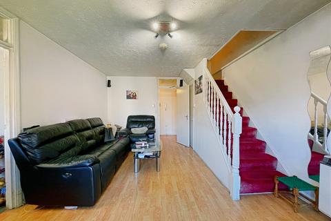 3 bedroom flat for sale - Pentland Place, Northolt UB5