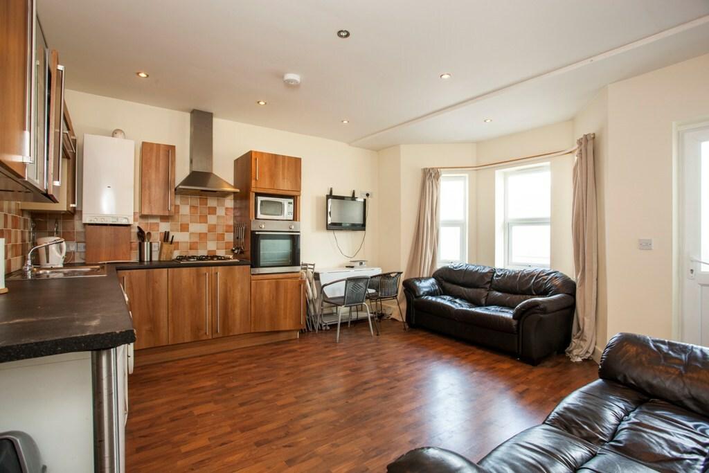 ALMA RD Winton Banks 5 bed semidetached house £2,125 pcm (£490 pw)