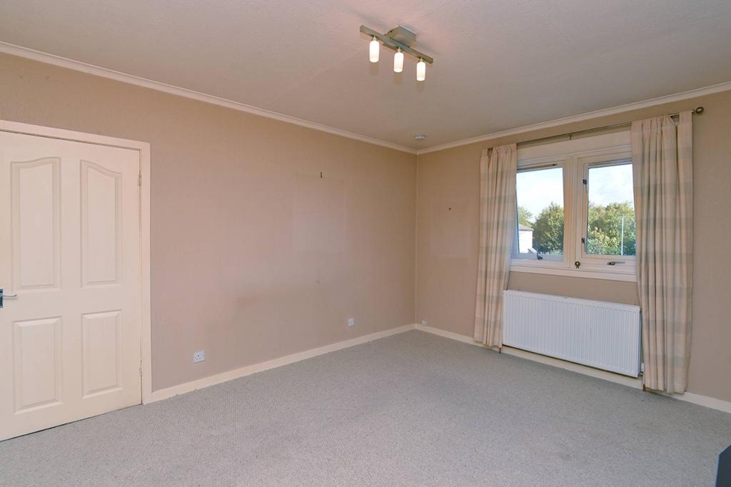 63 Findlay Gardens, Edinburgh, EH7 6HQ 2 bed flat £160,000