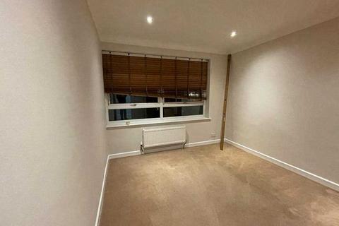 3 bedroom apartment to rent, Gleneagles, Stanmore