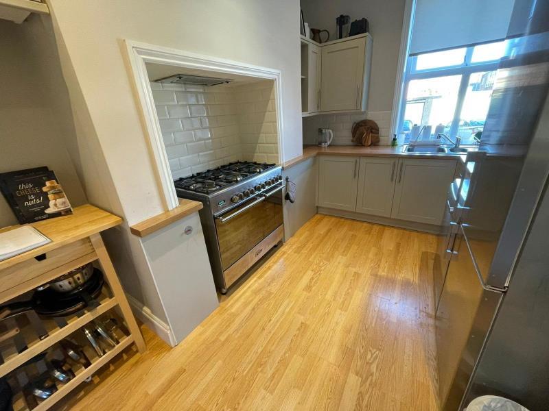 Myrtle Avenue, Bingley, BD16 1EW 4 bed end of terrace house £895 pcm