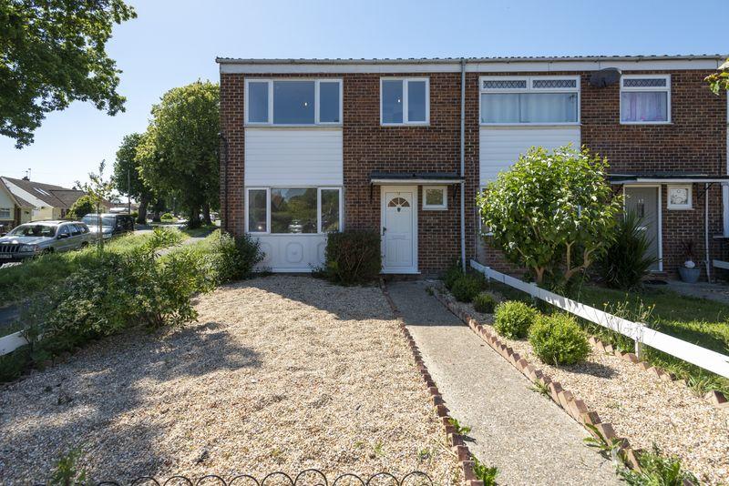 Eastwood Close, Hayling Island, PO11 3 bed semidetached house £1,250
