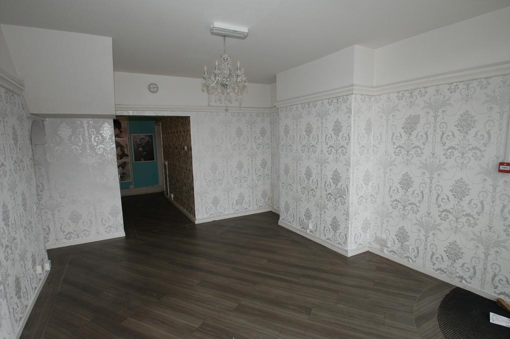 Chester Road, Whitby, Ellesmere Port, Cheshire. CH65 Shop £750 pcm (£173 pw)