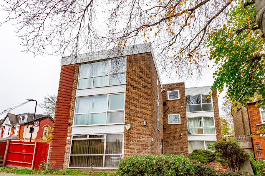 Craven Avenue, W5 2 bed apartment for sale £420,000