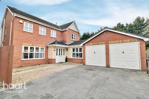 4 bedroom detached house for sale - Walstow Crescent, Armthorpe, Doncaster