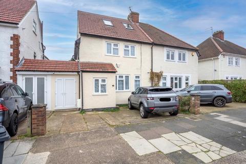 18 Primrose Way, Wembley, HA0 1DR